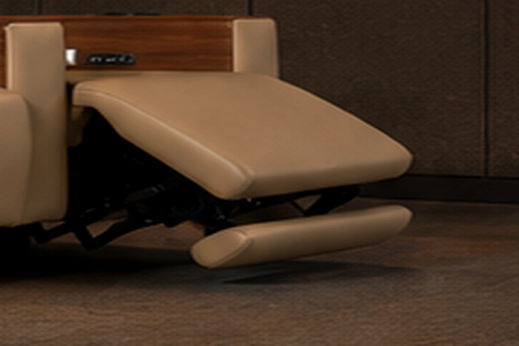 Gallery Media Row extended leg support detail