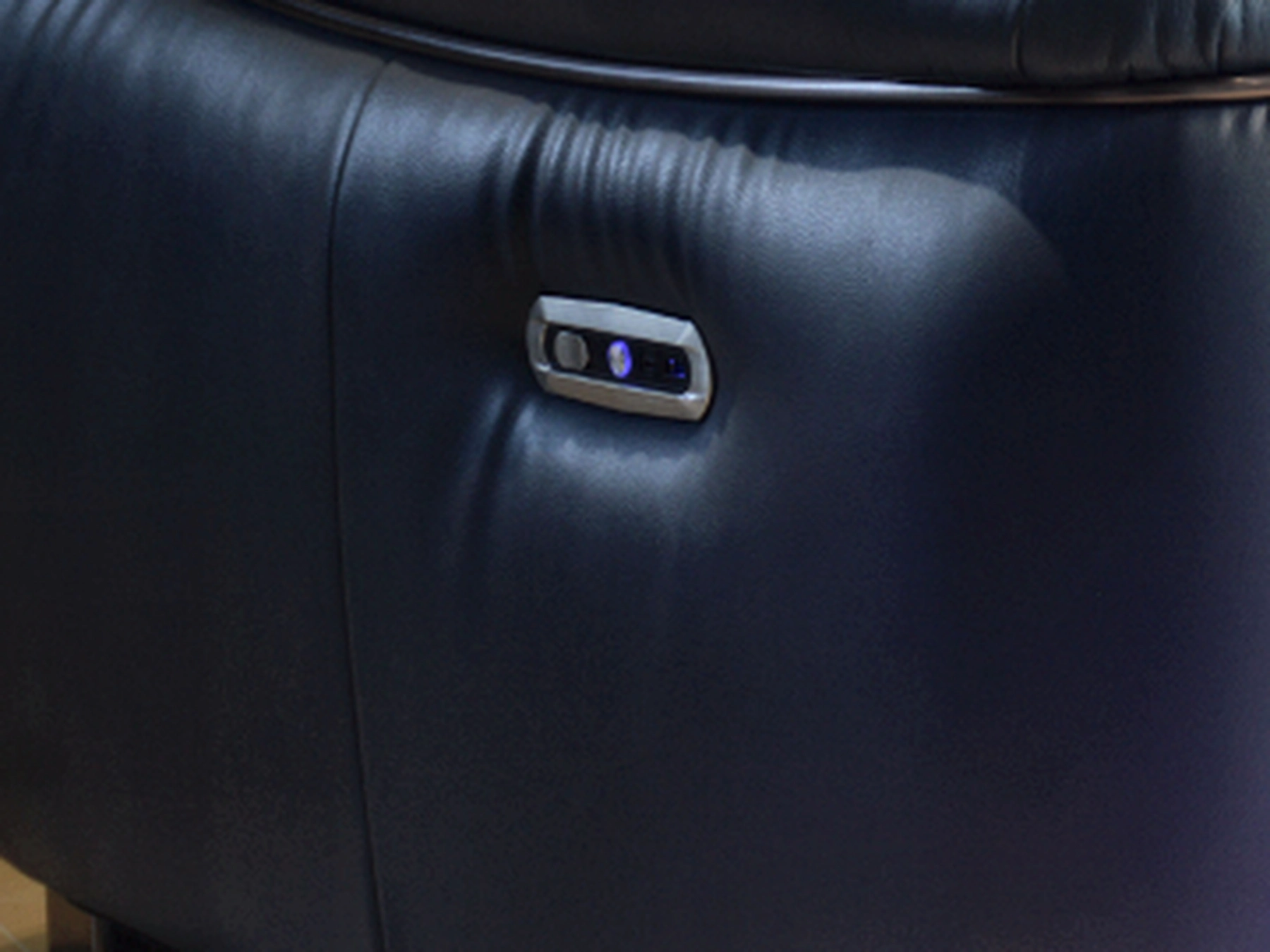 Grand Row outer-arm power control detail