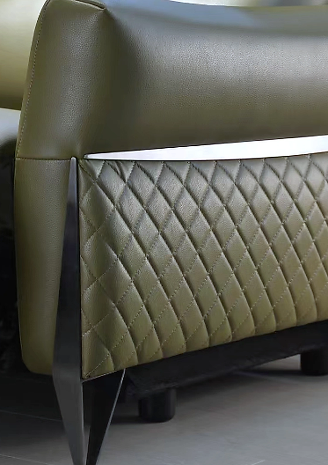Heritage Row diamond-quilted side panel detail