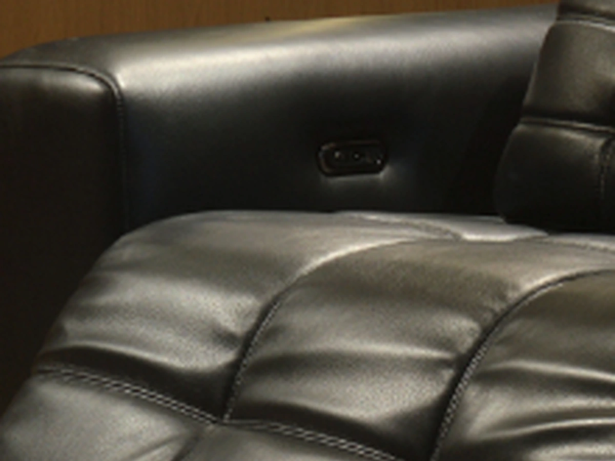 Onyx Console Row side control and charging zone